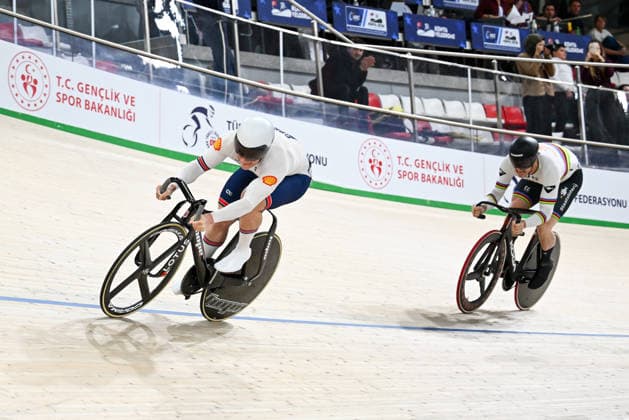 2026 UEC Track Elite European Championships Picture by Olly Hassell SWpix.com - 04 02 2026 - Cycling - 2026 UEC Track Elite European Championships - Konya Velodrome, Konya, Türkiye - Men Sprint - For Gold - Matthew Richardson (Great Britain) Konya Konya Velodrome Türkiye Copyright: x xSWpix.comx(t axPhotographyxHubxLtd)xOllyxHassell SWpix.comx SWP-3177-0888