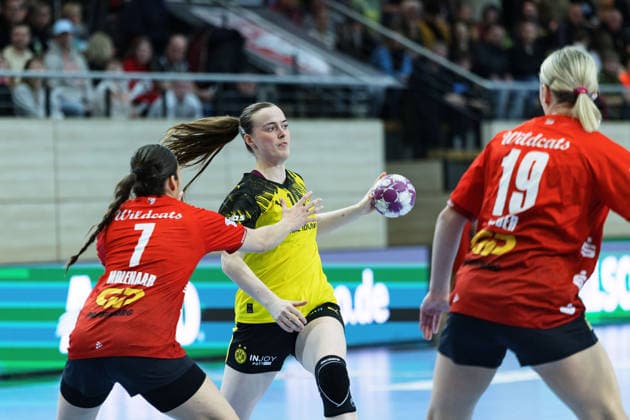 Engelina Alida Corona Molenaar Halle, 7 , Alieke Van Maurik BVB Damen, 14 , Lea Gruber Halle, 19 , SV Union Halle Neustadt vs Borussia Dortmund, Alsco Handball Bundesliga Frauen, Saison 2025 26, 16 Spieltag, 04 02 2026 Halle SWH Arena Sachsen Anhalt Germany
