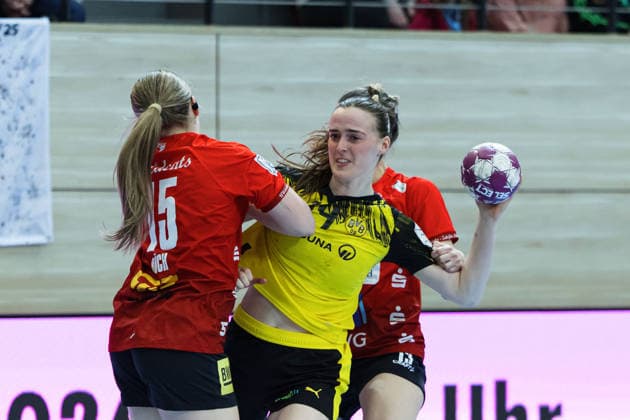 Fabienne Büch Halle, 15 , Alieke Van Maurik BVB Damen, 14 , Madeleine Östlund Halle, 13 , SV Union Halle Neustadt vs Borussia Dortmund, Alsco Handball Bundesliga Frauen, Saison 2025 26, 16 Spieltag, 04 02 2026 Halle SWH Arena Sachsen Anhalt Germany