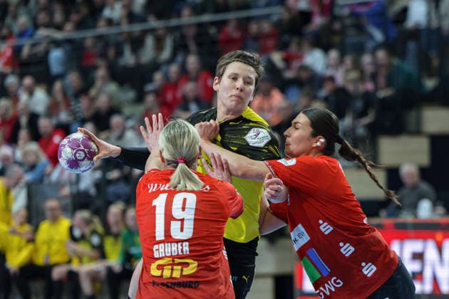 Lea Gruber Halle, 19 , Alina Grijseels BVB Damen, 4 , Engelina Alida Corona Molenaar Halle, 7 , SV Union Halle Neustadt vs Borussia Dortmund, Alsco Handball Bundesliga Frauen, Saison 2025 26, 16 Spieltag, 04 02 2026 Halle SWH Arena Sachsen Anhalt Germany