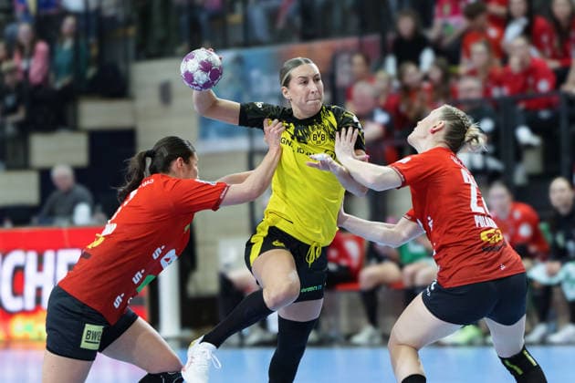 Engelina Alida Corona Molenaar Halle, 7 , Dana Bleckmann BVB Damen, 66 , Marie Polakova Halle, 23 , SV Union Halle Neustadt vs Borussia Dortmund, Alsco Handball Bundesliga Frauen, Saison 2025 26, 16 Spieltag, 04 02 2026 Halle SWH Arena Sachsen Anhalt Germany