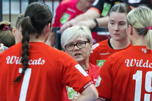 Coach Ines Seidler Halle , Time-out, SV Union Halle Neustadt vs Borussia Dortmund, Alsco Handball Bundesliga Women, Season 2025 26, 16 Matchday, 04 02 2026 Halle SWH Arena Sachsen Anhalt Germany