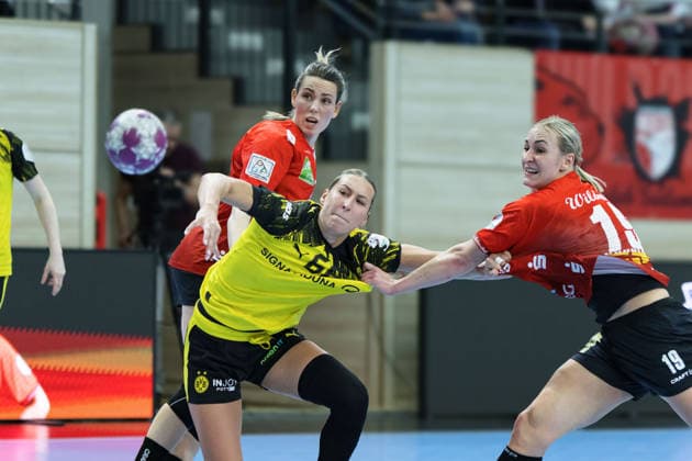 Madeleine Östlund Halle, 13 , Dana Bleckmann BVB Damen, 66 , Lea Gruber Halle, 19 , SV Union Halle Neustadt vs Borussia Dortmund, Alsco Handball Bundesliga Frauen, Saison 2025 26, 16 Spieltag, 04 02 2026 Halle SWH Arena Sachsen Anhalt Germany