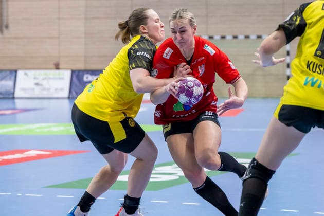 Handball Bundesliga Women,HBF, Season 2025 2026 SV Union Halle Neustadt vs Borussia Dortmund Halle, Germany 04 February 2026 In the picture from left iand Lea Gruber Halle m duel Lisa Antl Dortmund Halle Saale SWH Arena Sachsen Anhalt Germany