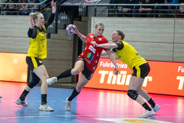 Handball Bundesliga Women,HBF, Season 2025 2026 SV Union Halle Neustadt vs Borussia Dortmund Halle, Germany 04 February 2026 In the picture from left Emma Olsson Dortmund , Lea Gruber Halle and Alieke van Maurik Dortmund Halle Saale SWH Arena Sachsen Anhalt Germany