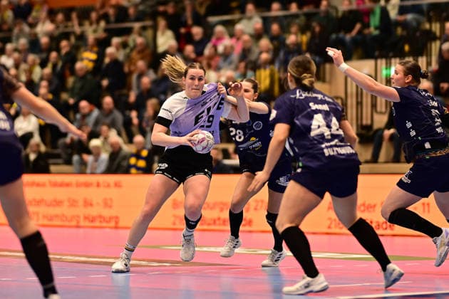 Handball I Women I Season 2025 2026 I 16 HBF I 1 Matchday I Buxtehuder SV VfL Oldenburg I 04 02 2026 Paulina Golla 29, VfL Oldenburg Teresa von Prittwitz 28, Buxtehuder Sportverein Buxtehude Halle Nord Lower Saxony Germany Copyright: xLobeca FelixxSchlikisx