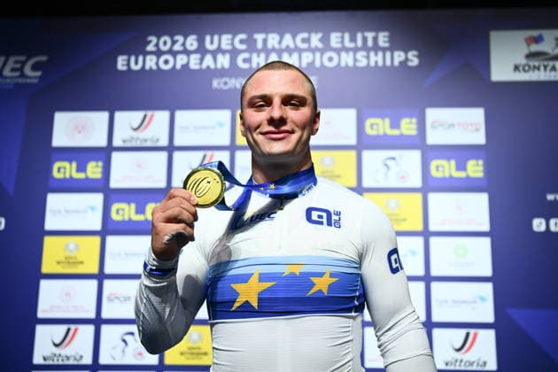 2026 UEC Track Elite European Championships Picture by Olly Hassell SWpix.com - 04 02 2026 - Cycling - 2026 UEC Track Elite European Championships - Konya Velodrome, Konya, Türkiye - Men™s Sprint Podium - Matthew Richardson (Great Britain) receives the Gold Medal to become European Champion Konya Konya Velodrome Türkiye Copyright: x xSWpix.comx(t axPhotographyxHubxLtd)xOllyxHassell SWpix.comx SWP-3177-0938
