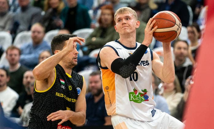 4 2 2026, Basketball, Men, FIBA Europe Cup, Season 2025 26, 2 Group stage, Group K, Matchday 5, Rostock Seawolves Falco Vulcano Energia KC Szombathely Åukasz Kolenda Rostock Seawolves, right against Zoltan Perl Falco Vulcano Energia KC Szombathely, left Rostock Stadthalle Mecklenburg Vorpommern Germany