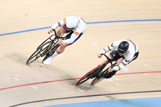 2026 UEC Track Elite European Championships Picture by Olly Hassell SWpix.com - 04 02 2026 - Cycling - 2026 UEC Track Elite European Championships - Konya Velodrome, Konya, Türkiye - Men™s Sprint - For Gold - Matthew Richardson (Great Britain), Harrie Lavreysen (Netherlands) Konya Konya Velodrome Türkiye Copyright: x xSWpix.comx(t axPhotographyxHubxLtd)xOllyxHassell SWpix.comx SWP-3177-0945