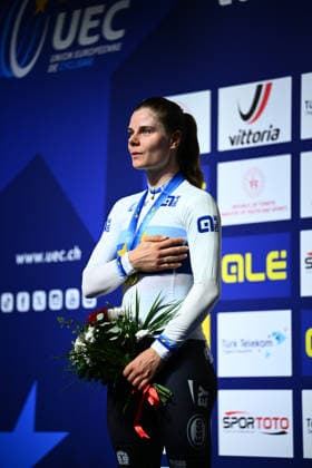 2026 UEC Track Elite European Championships Picture by Olly Hassell SWpix.com - 04 02 2026 - Cycling - 2026 UEC Track Elite European Championships - Konya Velodrome, Konya, Türkiye - Women™s Points Race Podium -Lotte Kopecky (Belgium) receives the Gold Medal to become European Champion Konya Konya Velodrome Türkiye Copyright: x xSWpix.comx(t axPhotographyxHubxLtd)xOllyxHassell SWpix.comx SWP-3177-0947