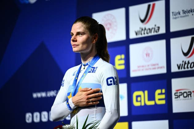 2026 UEC Track Elite European Championships Picture by Olly Hassell SWpix.com - 04 02 2026 - Cycling - 2026 UEC Track Elite European Championships - Konya Velodrome, Konya, Türkiye - Women™s Points Race Podium -Lotte Kopecky (Belgium) receives the Gold Medal to become European Champion Konya Konya Velodrome Türkiye Copyright: x xSWpix.comx(t axPhotographyxHubxLtd)xOllyxHassell SWpix.comx SWP-3177-0948