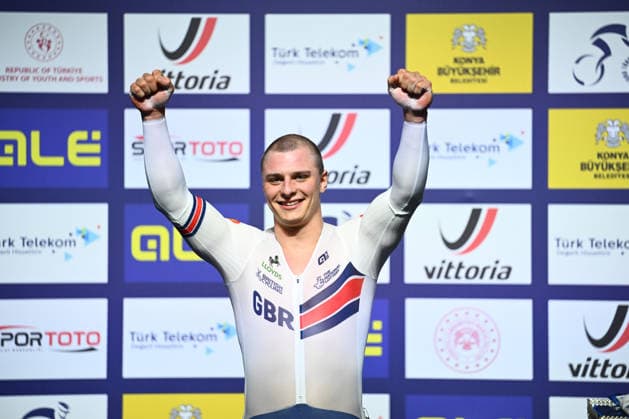 2026 UEC Track Elite European Championships Picture by Olly Hassell SWpix.com - 04 02 2026 - Cycling - 2026 UEC Track Elite European Championships - Konya Velodrome, Konya, Türkiye - Men™s Sprint Podium - Matthew Richardson (Great Britain) receives the Gold Medal to become European Champion Konya Konya Velodrome Türkiye Copyright: x xSWpix.comx(t axPhotographyxHubxLtd)xOllyxHassell SWpix.comx SWP-3177-0953