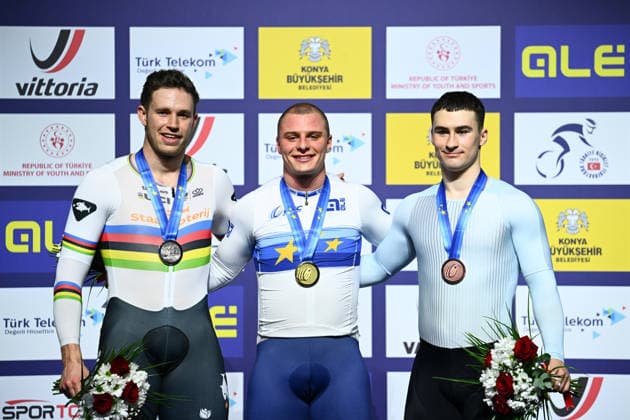 2026 UEC Track Elite European Championships Picture by Olly Hassell SWpix.com - 04 02 2026 - Cycling - 2026 UEC Track Elite European Championships - Konya Velodrome, Konya, Türkiye - Men™s Sprint Podium - Matthew Richardson (Great Britain) receives the Gold Medal to become European Champion, Harrie Lavreysen (Netherlands) Silver Medalist and Nikita Kiriltsev (Individual Neutral Athletes) Bronze Medalist Konya Konya Velodrome Türkiye Copyright: x xSWpix.comx(t axPhotographyxHubxLtd)xOllyxHassell SWpix.comx SWP-3177-0960