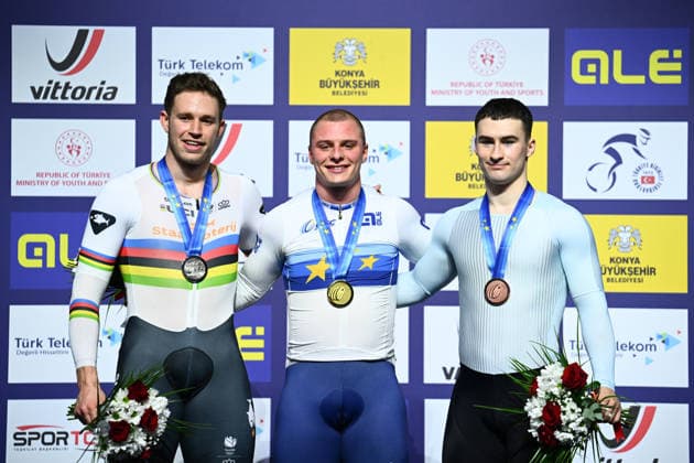 2026 UEC Track Elite European Championships Picture by Olly Hassell SWpix.com - 04 02 2026 - Cycling - 2026 UEC Track Elite European Championships - Konya Velodrome, Konya, Türkiye - Men™s Sprint Podium - Matthew Richardson (Great Britain) receives the Gold Medal to become European Champion, Harrie Lavreysen (Netherlands) Silver Medalist and Nikita Kiriltsev (Individual Neutral Athletes) Bronze Medalist Konya Konya Velodrome Türkiye Copyright: x xSWpix.comx(t axPhotographyxHubxLtd)xOllyxHassell SWpix.comx SWP-3177-0961