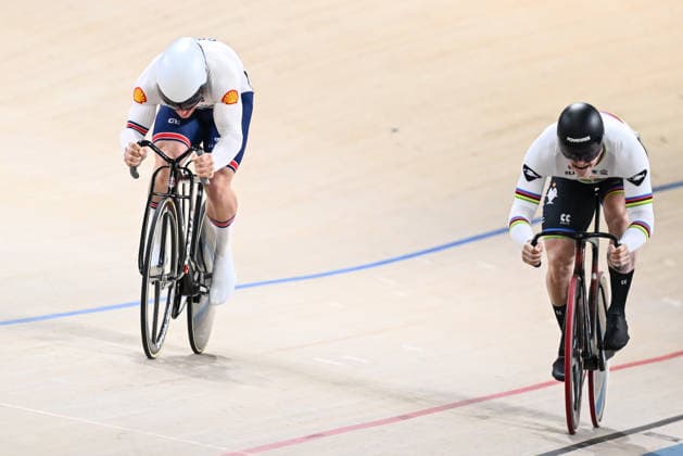 2026 UEC Track Elite European Championships Picture by Olly Hassell SWpix.com - 04 02 2026 - Cycling - 2026 UEC Track Elite European Championships - Konya Velodrome, Konya, Türkiye - Men™s Sprint - For Gold - Matthew Richardson (Great Britain), Harrie Lavreysen (Netherlands) Konya Konya Velodrome Türkiye Copyright: x xSWpix.comx(t axPhotographyxHubxLtd)xOllyxHassell SWpix.comx SWP-3177-0963