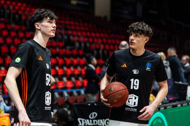 GER, BKT EuroCup, Season 2025 2026, Niners Chemnitz Dolomiti Energia Trento 04 02 2026, Fair, Chemnitz, GER, BKT EuroCup, Season 2025 2026, Niners Chemnitz Dolomiti Energia Trento Christopher Wahren Niners Chemnitz, 52 , Alfons Millatz Niners Chemnitz, 19 Photo Alexander Trienitz Chemnitz Fair Saxony Germany