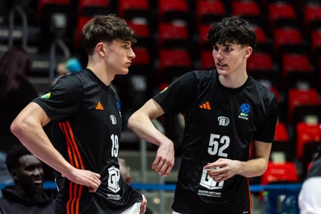 GER, BKT EuroCup, season 2025 2026, Niners Chemnitz Dolomiti Energia Trento 04 02 2026, Messe, Chemnitz, GER, BKT EuroCup, season 2025 2026, Niners Chemnitz Dolomiti Energia Trento Alfons Millatz Niners Chemnitz, 19 , Christopher Wahren Niners Chemnitz, 52 Foto Alexander Trienitz Chemnitz Messe Sachsen Germany