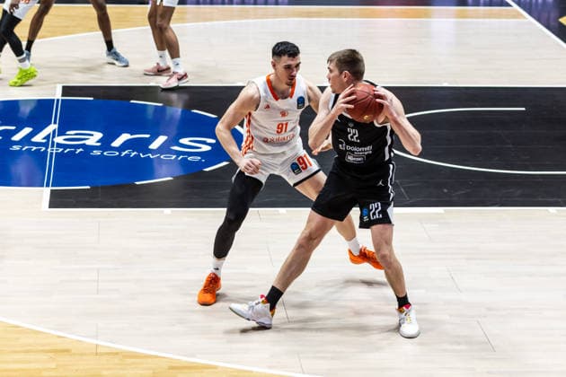 GER, BKT EuroCup, season 2025 2026, Niners Chemnitz Dolomiti Energia Trento 04 02 2026, Messe, Chemnitz, GER, BKT EuroCup, season 2025 2026, Niners Chemnitz Dolomiti Energia Trento Peyton Aldridge Tolomiti Energia Trento 22 , Yordan Minchev Niners Chemnitz, 91 Foto Alexander Trienitz Chemnitz Messe Sachsen Germany