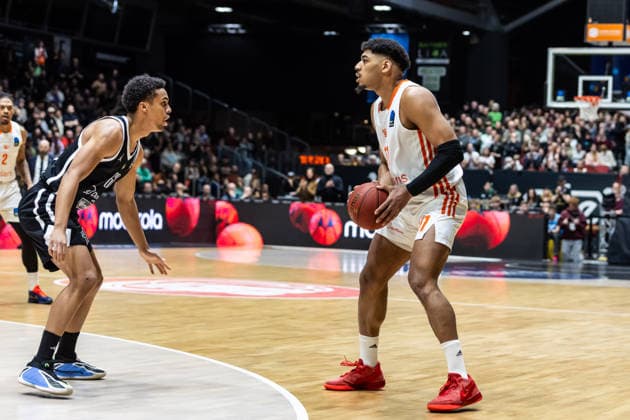 GER, BKT EuroCup, season 2025 2026, Niners Chemnitz Dolomiti Energia Trento 04 02 2026, Messe, Chemnitz, GER, BKT EuroCup, season 2025 2026, Niners Chemnitz Dolomiti Energia Trento Kostja Mushidi Niners Chemnitz, 11 , Patrick Hassan Tolomiti Energia Trento 68 Foto Alexander Trienitz Chemnitz Messe Sachsen Germany