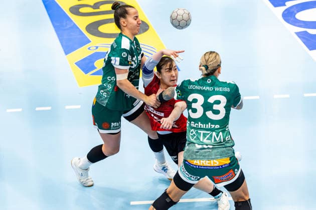 04 02 2026, GER, Handball, Women, Season 2025 2026, Alsco 1 Bl, 16 Matchday, Thueringer HC Frisch Auf Goeppingen Natsuki Aizawa Thueringer HC,23 , Luisa Schulze Frisch Auf Goeppingen 99947 Bad Langensalza Salza Halle Sporthalle Mehrz Thüringen Germany