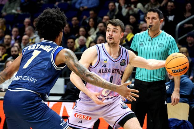 DEU, European Cup, ALBA vs AS Karditsa Iaponiki, 04 02 2026, Uber Arena, Berlin, DEU, European Cup, ALBA vs AS Karditsa Iaponiki, in the picture JONAS MATTISSECK ALBA Berlin 9 , Aaron Estrada Karditsa Iaponiki 1 nordphotoxGmbHx xEngler nph00076