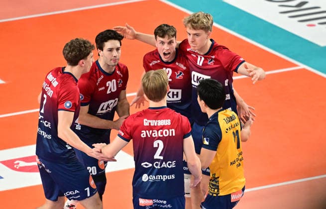 GER 1 VBL, SVG Lueneburg vs SWD powervolleys Dueren 04 02 2026, GER 1 VBL, SVG Lueneburg vs SWD powervolleys Dueren, in the picture the Lueneburg team cheers nordphotoxGmbH xWitke nph00002