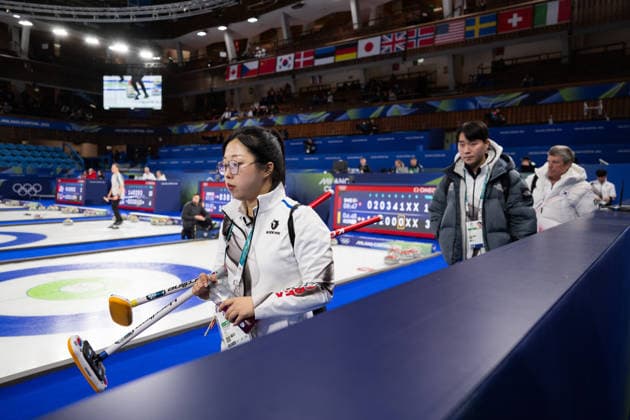 260204 Kim Seonyeong of South Korea looks dejected after competing in a round robin mixed doubles curling match between Sweden and South Korea during day -2 of the 2026 Winter Olympics on February 4, 2026 in Cortina. Photo: Mathias Bergeld BILDBYRAN kod MB MB1305 curling Olympic Games, Olympische Spiele, Olympia, OS olympics winter olympics os ol olympiska spel vinter-os olympiske leker milano cortina 2026 milan cortina 2026 milano cortina 2026 olympic games milano cortina 2026 winter olympic games milano cortina-os milano cortina-ol vinter-ol -2 bbeng round robin depp *** 260204 Kim Seonyeong of South Korea looks dejected after competing in a round robin mixed doubles curling match between Sweden and South Korea during day 2 of the 2026 Winter Olympics on February 4, 2026 in Cortina Photo Mathias Bergeld BILDBYRAN code MB MB1305 curling olympic games olympics winter olympics os ol olympiska spel vinter os olympiske leker milano cortina 2026 milan cortina 2026 milano cortina 2026 olympic games milano cortina 2026 winter olympic games milano cortina os milano cortina ol vinter ol 2 bbeng round robin depp  Copyright: MATHIASxBERGELD BB260204MB110