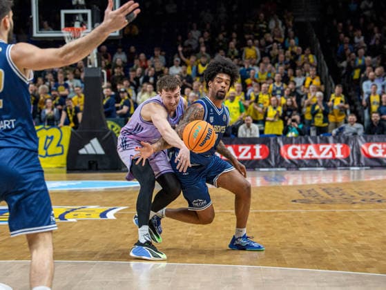 Basketball, Men, Season 2025 2026, Basketball Champions League Round of 16, Group J , Alba Berlin Karditsa Iaponiki, v l Alex O Connell Alba , Aaron Estrada Karditsa , 04 02 2026, Copyright: xSebastianxRäppold MatthiasxKochx