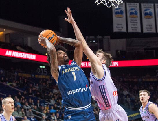 Basketball, Men, Season 2025 2026, Basketball Champions League Round of 16, Group J , Alba Berlin Karditsa Iaponiki, v l Aaron Estrada Karditsa , Malte Delow Alba , 04 02 2026, Copyright: xSebastianxRäppold MatthiasxKochx