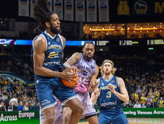 Basketball, Men, Season 2025 2026, Basketball Champions League Round of 16, Group J , Alba Berlin Karditsa Iaponiki, v l Warren Washington Karditsa , J wan Roberts Alba , Noah Horchler Karditsa , 04 02 2026, Copyright: xSebastianxRäppold MatthiasxKochx
