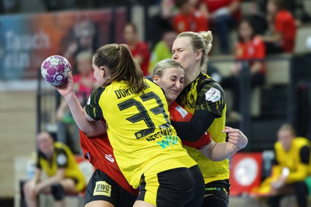Guro Nestaker BVB Women, 33 , Lea Gruber Halle, 19 , Emma Olsson BVB Women, 29 , SV Union Halle Neustadt vs Borussia Dortmund, Alsco Handball Bundesliga Women, Season 2025 26, 16 Matchday, 04 02 2026 Halle SWH Arena Sachsen Anhalt Germany
