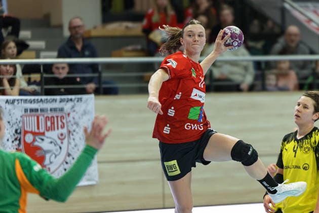 Emma Hertha Halle, 17 , Alina Grijseels BVB Women, 4 , SV Union Halle Neustadt vs Borussia Dortmund, Alsco Handball Bundesliga Women, Season 2025 26, 16 Matchday, 04 02 2026 Halle SWH Arena Sachsen Anhalt Germany