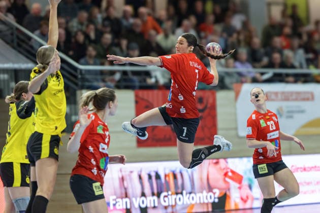 Dana Bleckmann BVB Women, 66 , Engelina Alida Corona Molenaar Halle, 7 , SV Union Halle Neustadt vs Borussia Dortmund, Alsco Handball Bundesliga Women, Season 2025 26, 16 Matchday, 04 02 2026 Halle SWH Arena Sachsen Anhalt Germany