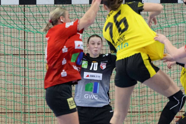 Lea Gruber Halle, 19 , Goalkeeper Nicola Czaja Halle, 70 , Felina Menne BVB Women, 76 , SV Union Halle Neustadt vs Borussia Dortmund, Alsco Handball Bundesliga Women, Season 2025 26, 16 Matchday, 04 02 2026 Halle SWH Arena Sachsen Anhalt Germany