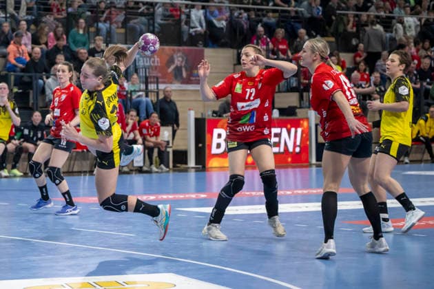 Handball Bundesliga Women,HBF, Season 2025 2026 SV Union Halle Neustadt vs Borussia Dortmund Halle, Germany 04 February 2026 In the picture from left Guro Nestaker Dortmund , Ilona Kieffer Halle and Lea Gruber Halle Halle Saale SWH Arena Sachsen Anhalt Germany