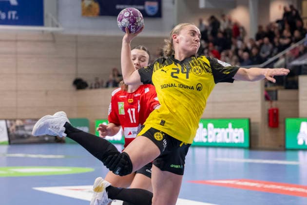 Handball Bundesliga Women,HBF, Season 2025 2026 SV Union Halle Neustadt vs Borussia Dortmund Halle, Germany 04 February 2026 In the picture from left Emma Hertha Halle and Guro Husebo Dortmund Halle Saale SWH Arena Sachsen Anhalt Germany