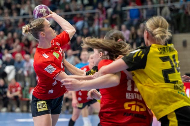 Handball Bundesliga Women,HBF, Season 2025 2026 SV Union Halle Neustadt vs Borussia Dortmund Halle, Germany 04 February 2026 In the picture from left Marie Polakova Halle , Emma Hertha Halle and Emma Olsson Dortmund Halle Saale SWH Arena Sachsen Anhalt Germany