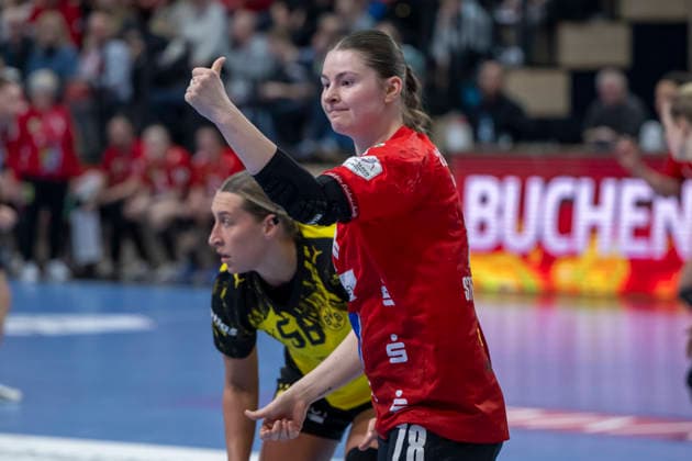 Handball Bundesliga Women,HBF, Season 2025 2026 SV Union Halle Neustadt vs Borussia Dortmund Halle, Germany 04 February 2026 In the picture Lucy Strauchmann Halle gestures, gestures, gestures, Halle Saale SWH Arena Sachsen Anhalt Germany