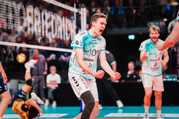 VBL SVG Lüneburg vs SWD powervolleys Düren, 04 02 205 Petteri Samuli Tyynismaa 10, SWD Powervolleys Düren cheers Volleyball Bundesliga SVG Lüneburg vs SWD powervolleys Düren on 04 02 2026 in the LKH Arena, Lüneburg Copyright: xBEAUTIFULxSPORTS Tonhäuserx