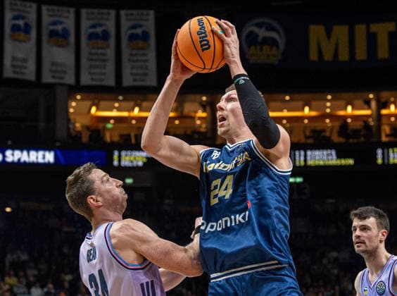 Basketball, Men, Season 2025 2026, Basketball Champions League Round of 16, Group J , Alba Berlin Karditsa Iaponiki, v l Justin Bean Alba , Alexander Madsen Karditsa , 04 02 2026, Copyright: xSebastianxRäppold MatthiasxKochx