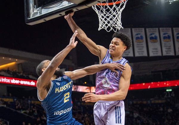 Basketball, Men, Season 2025 2026, Basketball Champions League Round of 16, Group J , Alba Berlin Karditsa Iaponiki, v l Brandon Jefferson Karditsa , Jack Kayil Alba , 04 02 2026, Copyright: xSebastianxRäppold MatthiasxKochx