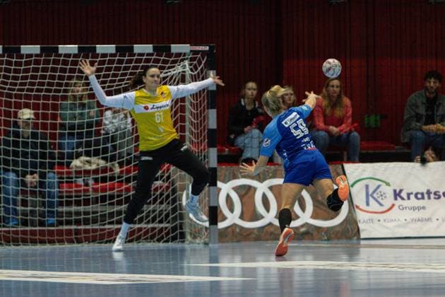 Scene with Nicole Roth 61 HSG Blomberg Lippe and Antje Döll 59 Sport Union Neckarsulm Scene with Nicole Roth 61 HSG Blomberg Lippe and Antje Döll 59 Sport Union Neckarsulm Copyright: xspeedshotx