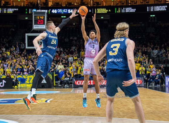 Basketball, Men, Season 2025 2026, Basketball Champions League Round of 16, Group J , Alba Berlin Karditsa Iaponiki, v l Alexander Madsen Karditsa , Jack Kayil Alba , Noah Horchler Karditsa , 04 02 2026, Copyright: xSebastianxRäppold MatthiasxKochx