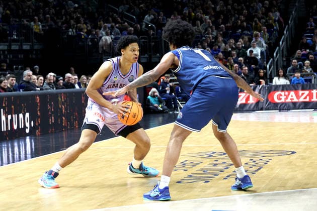 DEU, European Cup, ALBA vs AS Karditsa Iaponiki, 04 02 2026, Uber Arena, Berlin, DEU, European Cup, ALBA vs AS Karditsa Iaponiki, in the picture Jack Kayil ALBA Berlin 7 , Aaron Estrada Karditsa Iaponiki 1 nordphotoxGmbHx xEngler nph00076