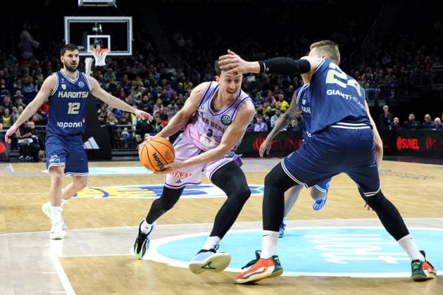 DEU, European Cup, ALBA vs AS Karditsa Iaponiki, 04 02 2026, Uber Arena, Berlin, DEU, European Cup, ALBA vs AS Karditsa Iaponiki, in the picture Alex OÕConnell ALBA Berlin 3 , Aleksander Madsen Karditsa Iaponiki 24 nordphotoxGmbHx xEngler nph00076