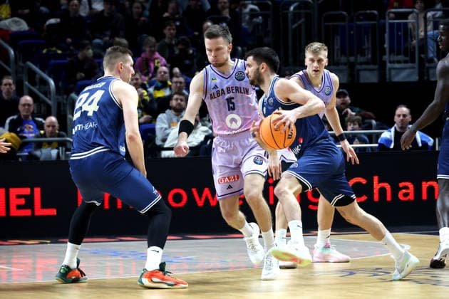 DEU, European Cup, ALBA vs AS Karditsa Iaponiki, 04 02 2026, Uber Arena, Berlin, DEU, European Cup, ALBA vs AS Karditsa Iaponiki, pictured MALTE DELOW ALBA Berlin 6 , Martynas Echodas ALBA Berlin 14 , Nikolaos Diplaros Karditsa Iaponiki 12 , Aleksander Madsen Karditsa Iaponiki 24 nordphotoxGmbHx xEngler nph00076