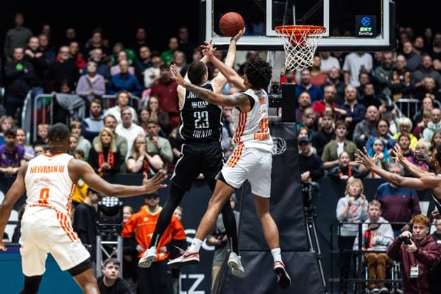 GER, BKT EuroCup, season 2025 2026, Niners Chemnitz Dolomiti Energia Trento 04 02 2026, Messe, Chemnitz, GER, BKT EuroCup, season 2025 2026, Niners Chemnitz Dolomiti Energia Trento Andrej Jakimovski Tolomiti Energia Trento 23 , Roman Bedime Niners Chemnitz, 35 Photo Alexander Trienitz Chemnitz Messe Sachsen Germany