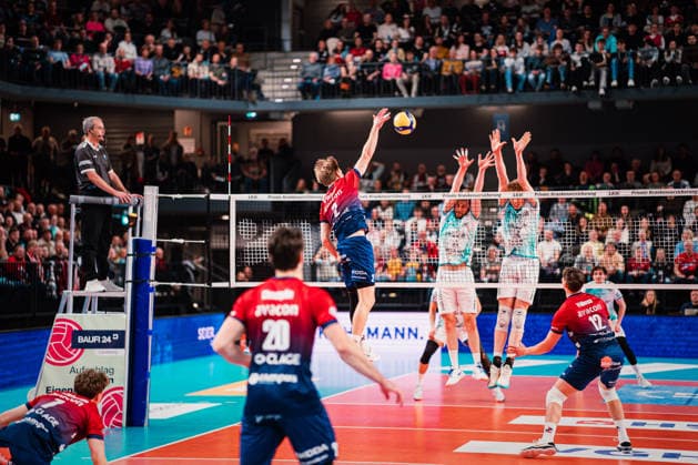 VBL SVG Lüneburg vs SWD powervolleys Düren, 04 02 205 Daniel Gruvaeus SVG Lüneburg, 2 beats Volleyball Bundesliga SVG Lüneburg vs SWD powervolleys Düren on 04 02 2026 in the LKH Arena, Lüneburg Copyright: xBEAUTIFULxSPORTS Tonhäuserx