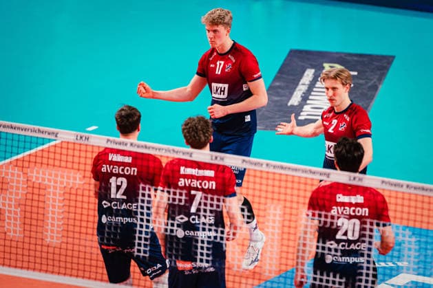 VBL SVG Lüneburg vs SWD powervolleys Düren, 04 02 205 Axel Enlund SVG Lüneburg, 17 clenches his fist Volleyball Bundesliga SVG Lüneburg vs SWD powervolleys Düren on 04 02 2026 in the LKH Arena, Lüneburg Copyright: xBEAUTIFULxSPORTS Tonhäuserx