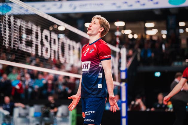 VBL SVG Lüneburg vs SWD powervolleys Düren, 04 02 205 Daniel Gruvaeus SVG Lüneburg, 2 visibly irritated by the referees decision Volleyball Bundesliga SVG Lüneburg vs SWD powervolleys Düren on 04 02 2026 in the LKH Arena, Lüneburg Copyright: xBEAUTIFULxSPORTS Tonhäuserx
